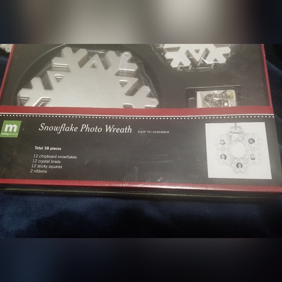 Snowflake Photo Wreath - Picture 4 of 4